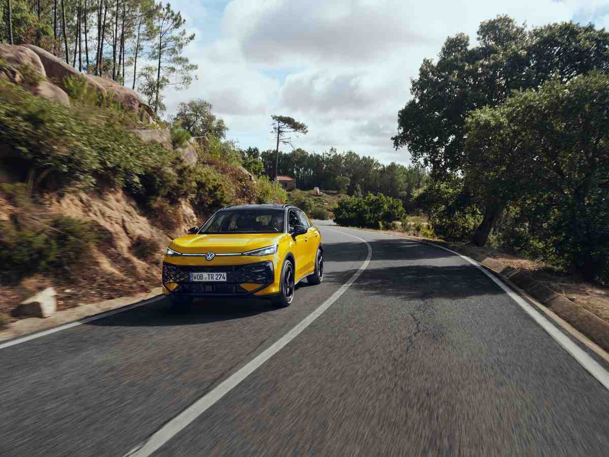 Volkswagen T-Roc in strada